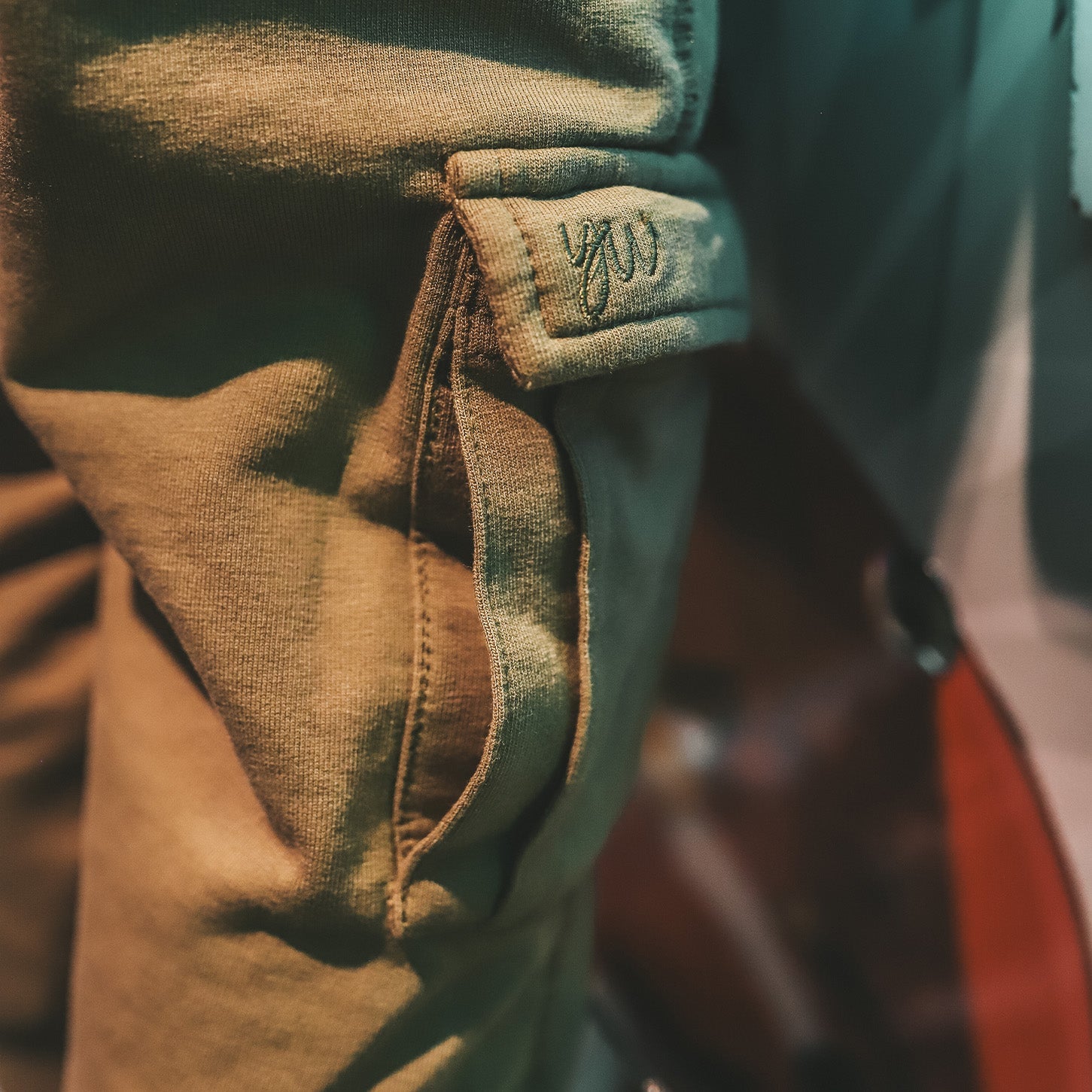 Jongens Garment Dye | Cargo Jogger van Your Wishes in de kleur Olive Branch in maat 128.