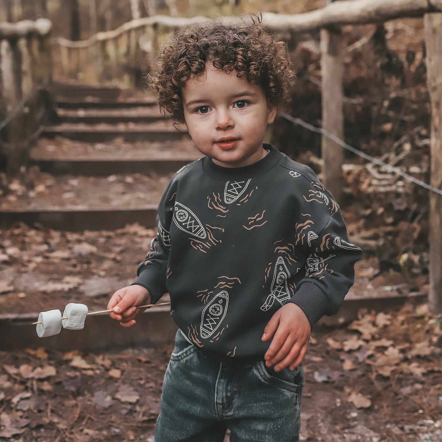 Jongens Canoe | Relaxed Sweater van Your Wishes in de kleur Raven in maat 128.