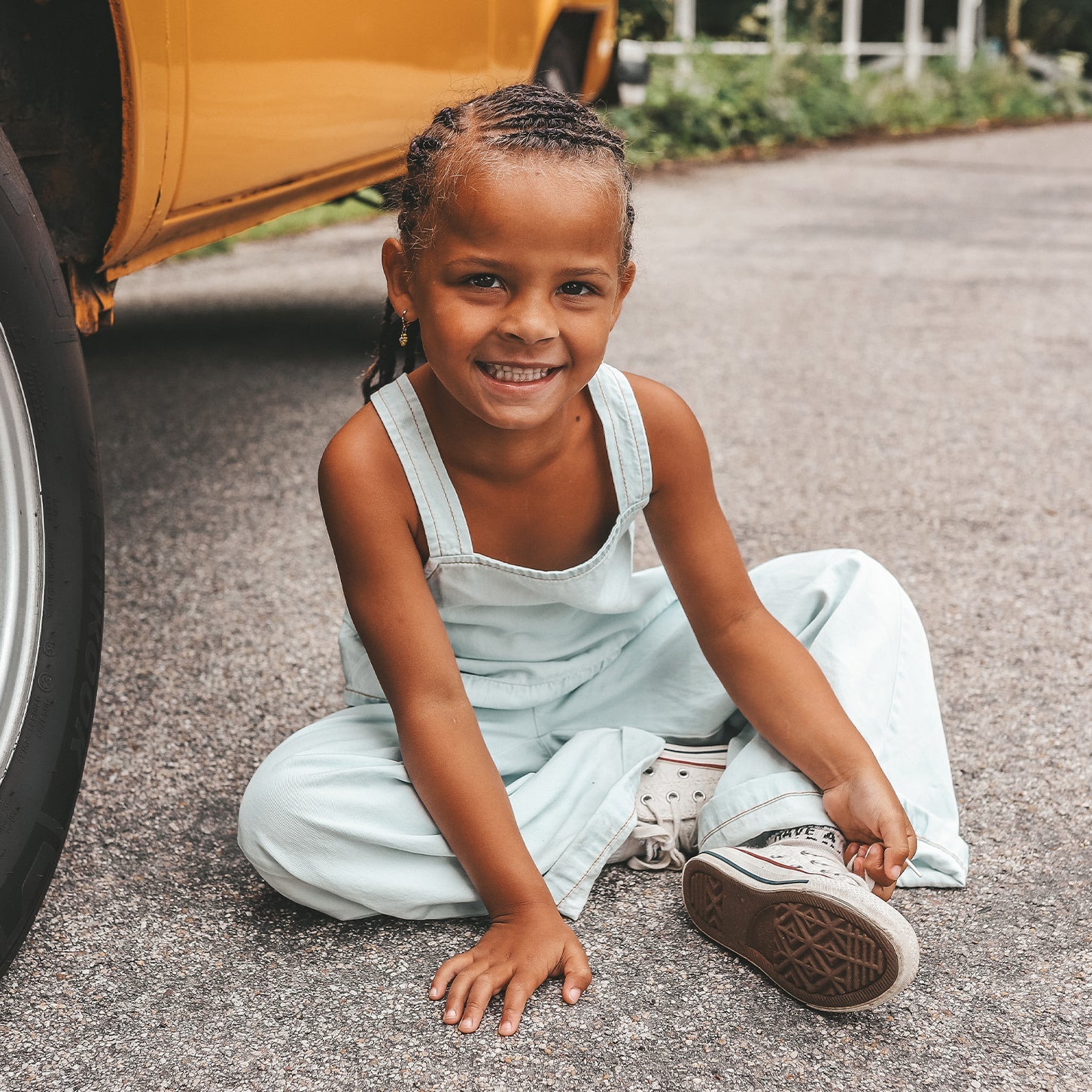 Meisjes Chambray | Ruffle Pants van Your Wishes in de kleur Sunlit Blue in maat 128.