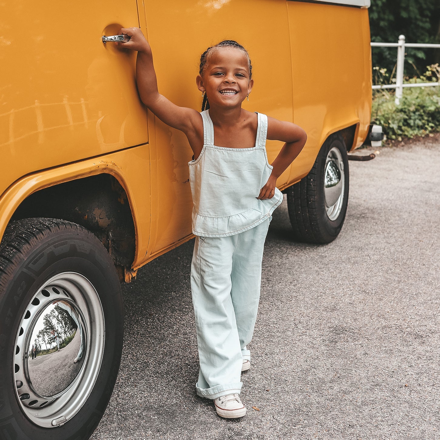 Meisjes Chambray | Ruffle Singlet van Your Wishes in de kleur Sunlit Blue in maat 128.