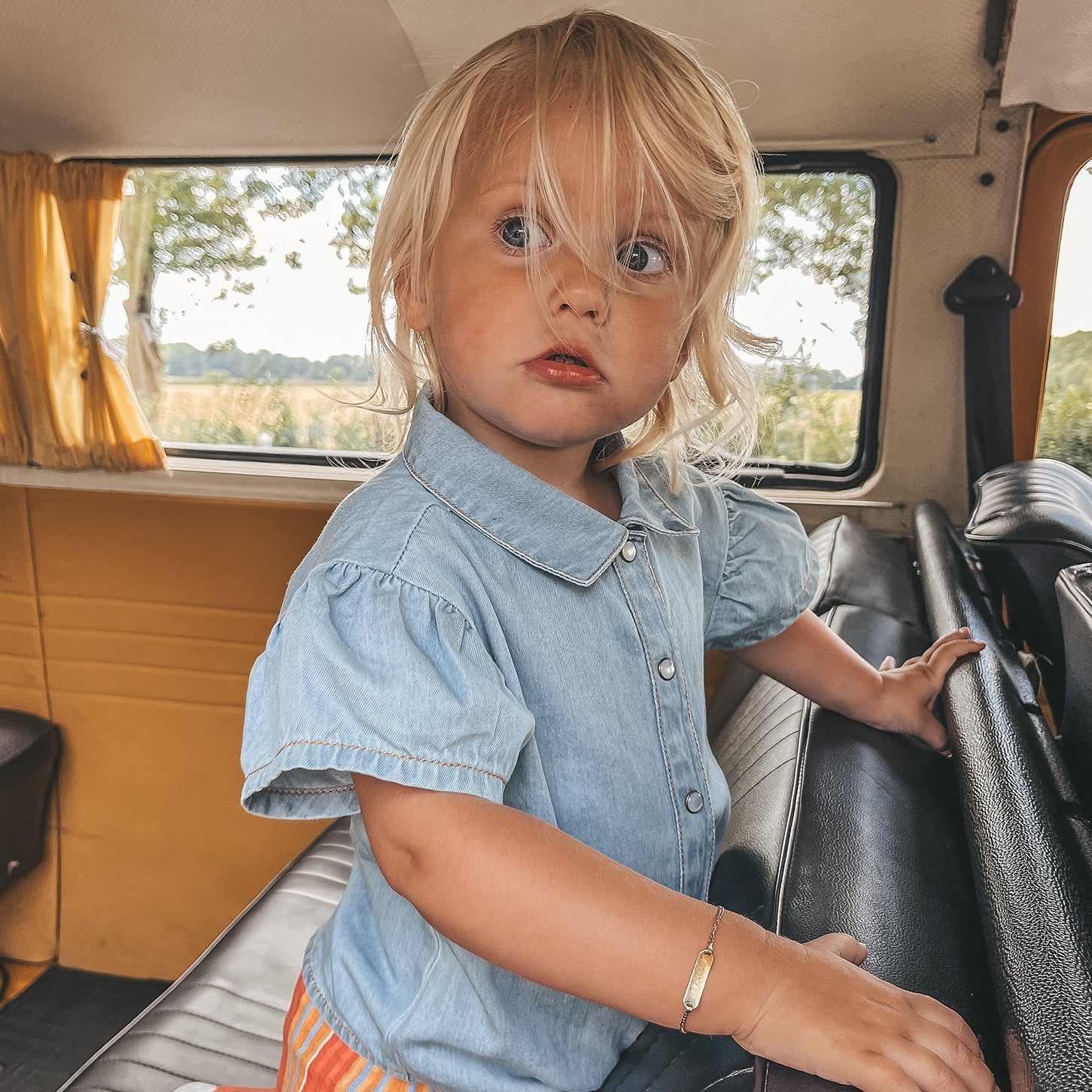 Meisjes Cotton Denim | Ruffle Blouse van Your Wishes in de kleur Faint Blue in maat 128.