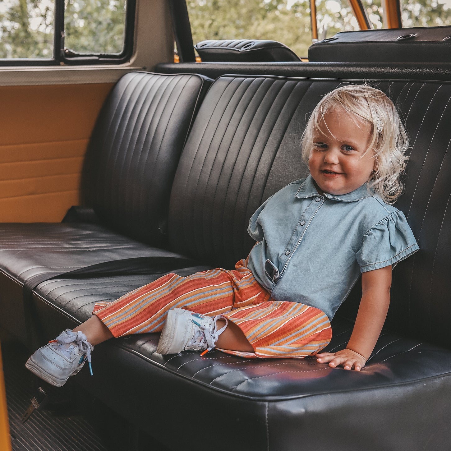 Meisjes Cotton Denim | Ruffle Blouse van Your Wishes in de kleur Faint Blue in maat 128.