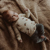 Unisexs Overslagshirt met lange mouw Orangine | Nash van Your Wishes Newborn in de kleur Antique White in maat 68.