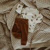 Unisexs Overslagshirt met lange mouw Orangine | Nash van Your Wishes Newborn in de kleur Antique White in maat 68.