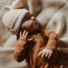 Jongens Babymuts Dash | Aspen van Your Wishes Newborn in de kleur Brown Sugar in maat 50-56.