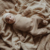 Jongens Babymuts Dash | Aspen van Your Wishes Newborn in de kleur Brown Sugar in maat 50-56.