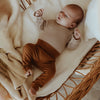 Jongens Romper Dash | Nilan van Your Wishes Newborn in de kleur Brown Sugar in maat 68.