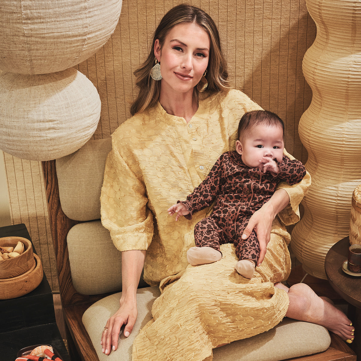 Meisjes Playsuit Isha  van Z8 Newborn in de kleur Amber Brown AOP in maat 68.