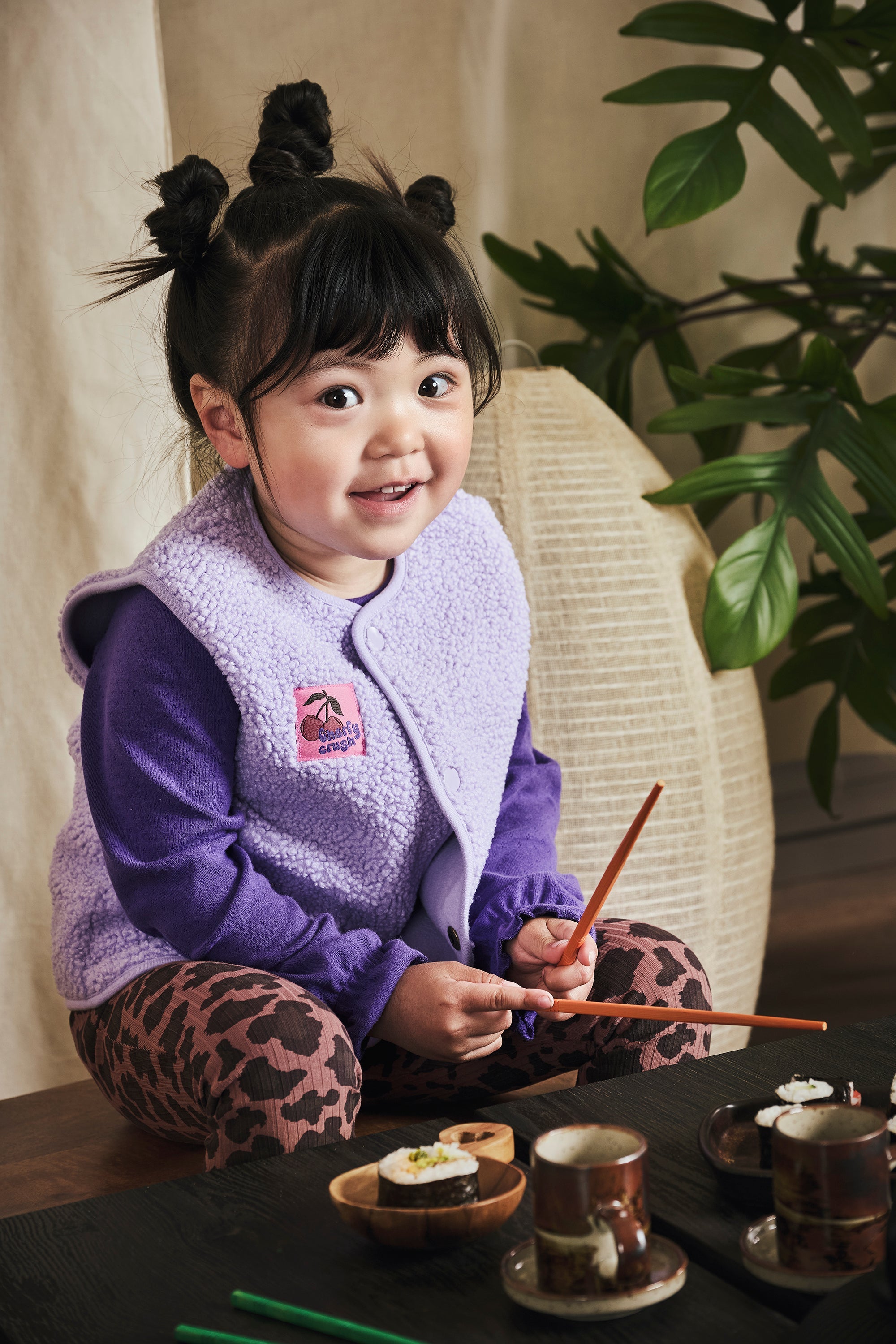 Meisjes Flared Pants Phileine van Z8 Mini in de kleur Amber Brown AOP in maat 116.