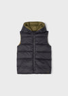 Jongens Reversible bodywarmer van Mayoral in de kleur Old Moss G in maat 128.