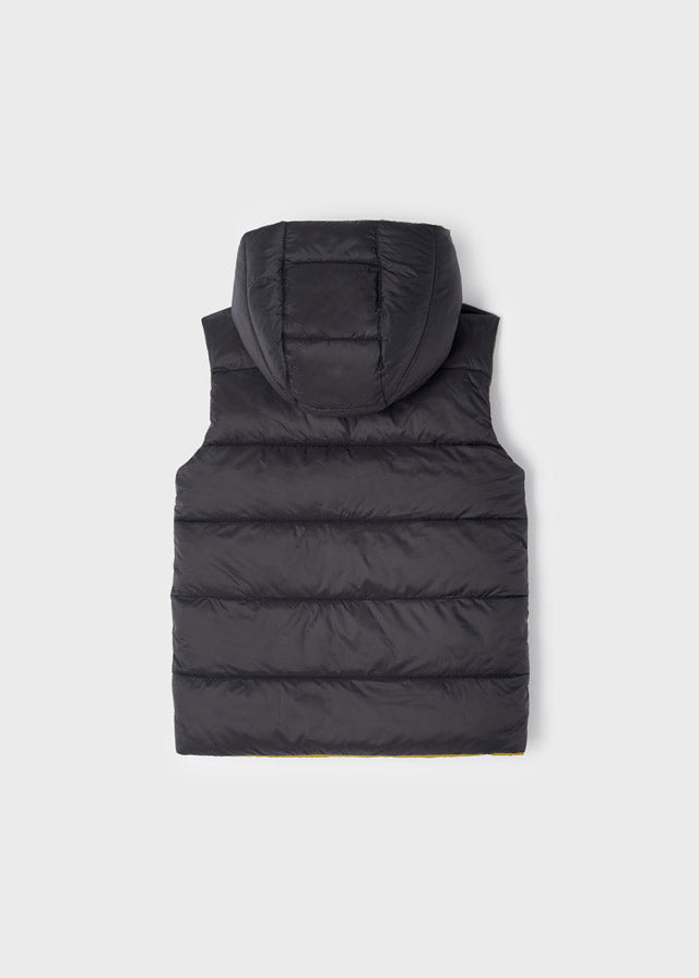 Jongens Reversible bodywarmer van Mayoral in de kleur Old Moss G in maat 128.