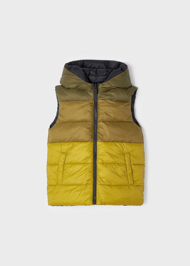 Jongens Reversible bodywarmer van Mayoral in de kleur Old Moss G in maat 128.