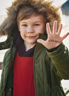 Jongens Faux fur hooded parka coat van Mayoral in de kleur Dark thyme in maat 128.