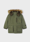 Jongens Faux fur hooded parka coat van Mayoral in de kleur Dark thyme in maat 128.