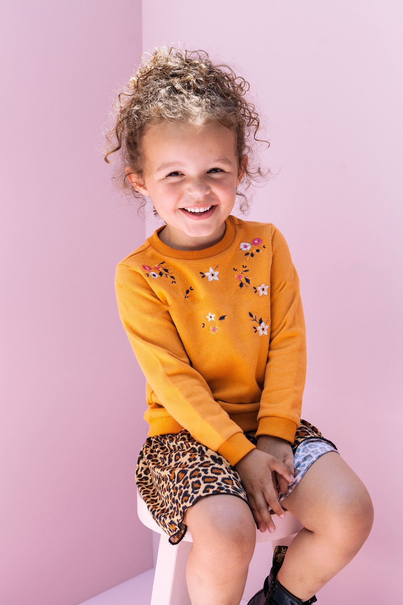 Meisjes Sweater van Little Looxs in de kleur Abricot in maat 128.