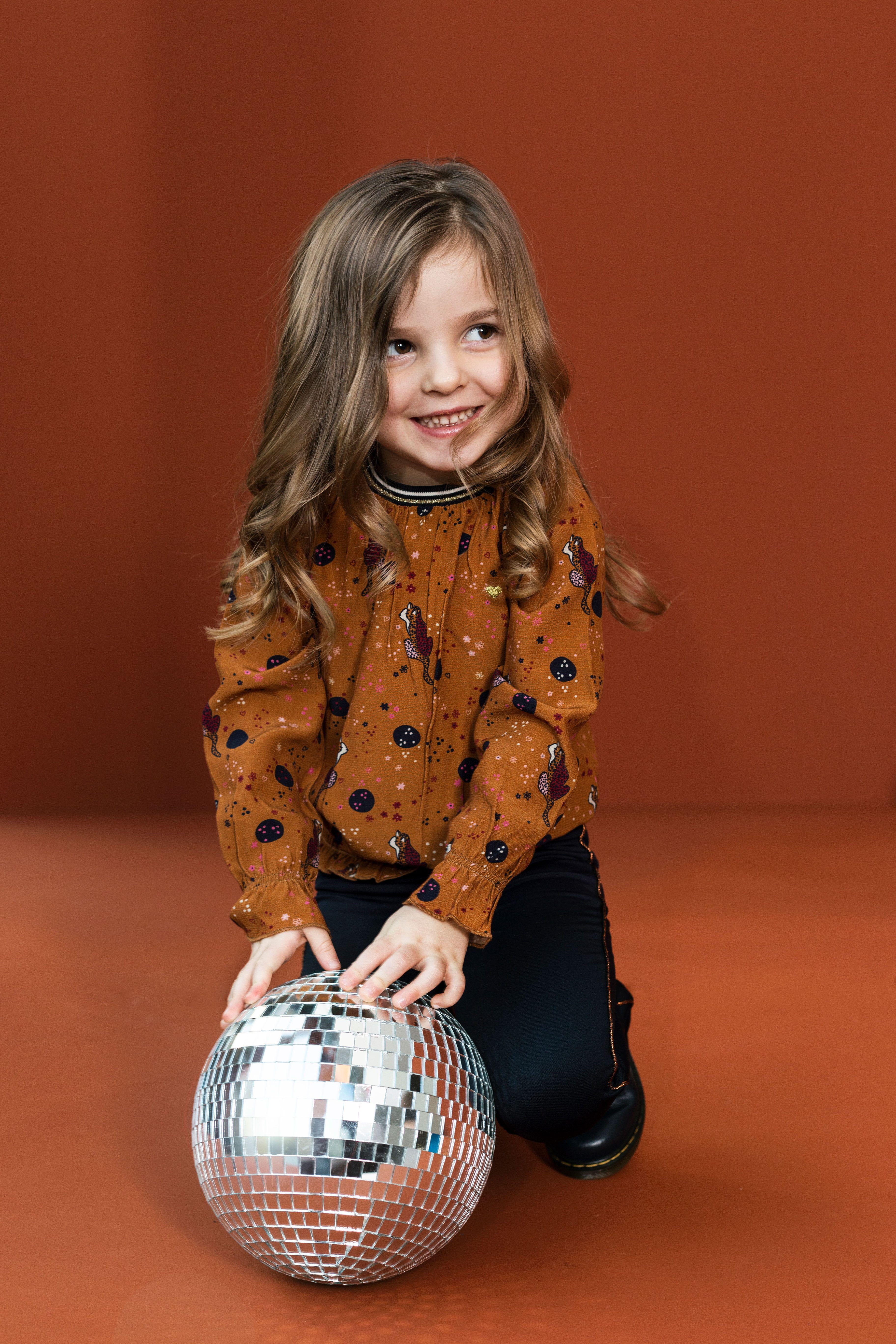 Meisjes Little top l.sleeve van Looxs Little in de kleur Caramel in maat 128.