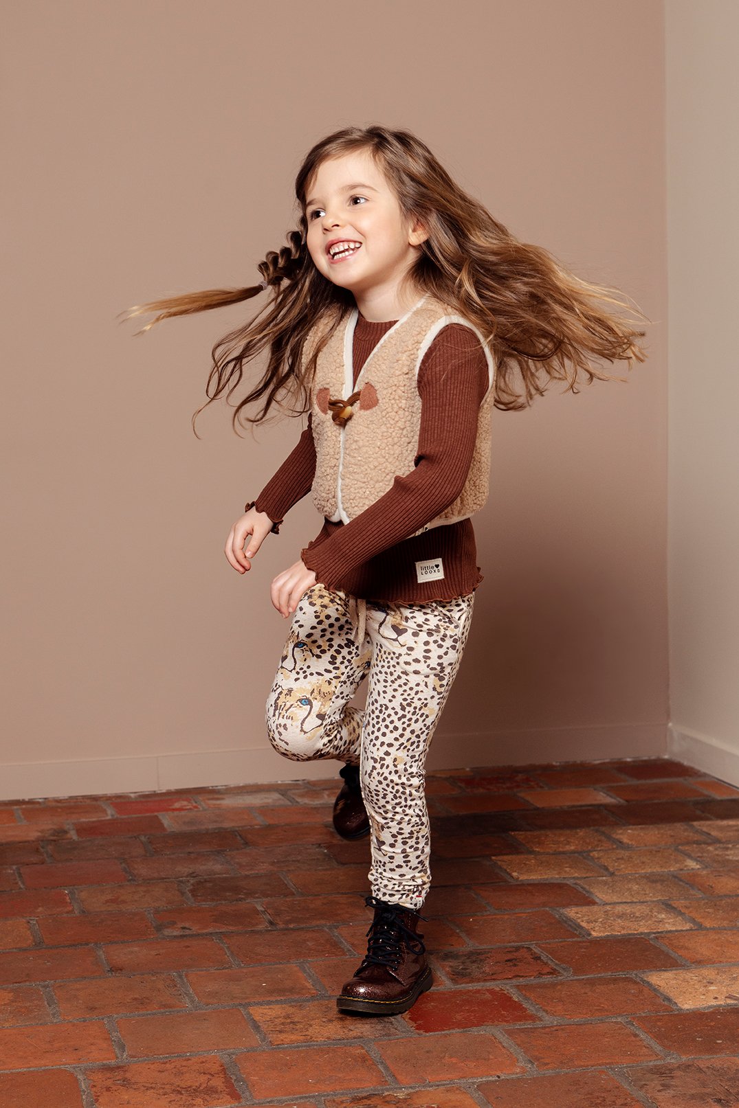 Meisjes Little pants van LOOXS Little in de kleur Army panther in maat 128.