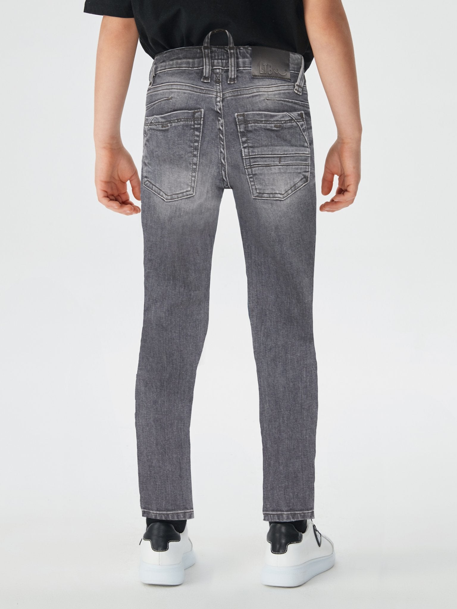 Jongens Jeans CAYLE BCALI UNDAMAGED WASH van LTB in de kleur CALI UNDAMAGED WASH in maat 176.