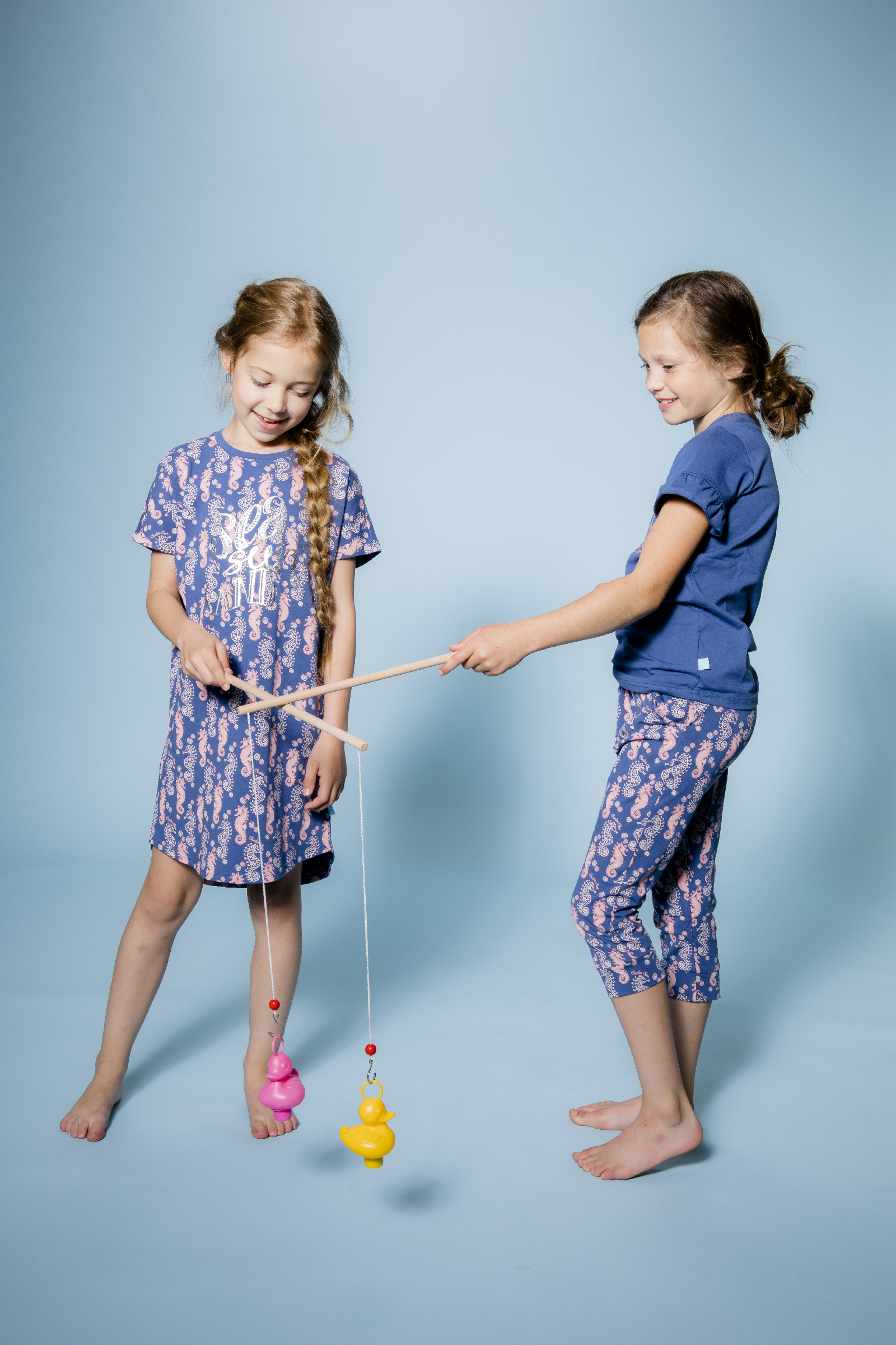 Meisjes Girls big shirt van Charlie Choe in de kleur Mid blue & aop in maat 146, 152.