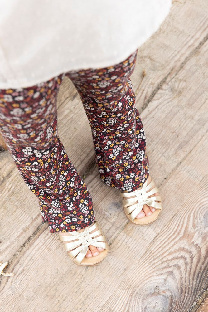 Meisjes Flared broek AOP - Have A Nice Daisy van Jubel in de kleur Antraciet in maat 140.