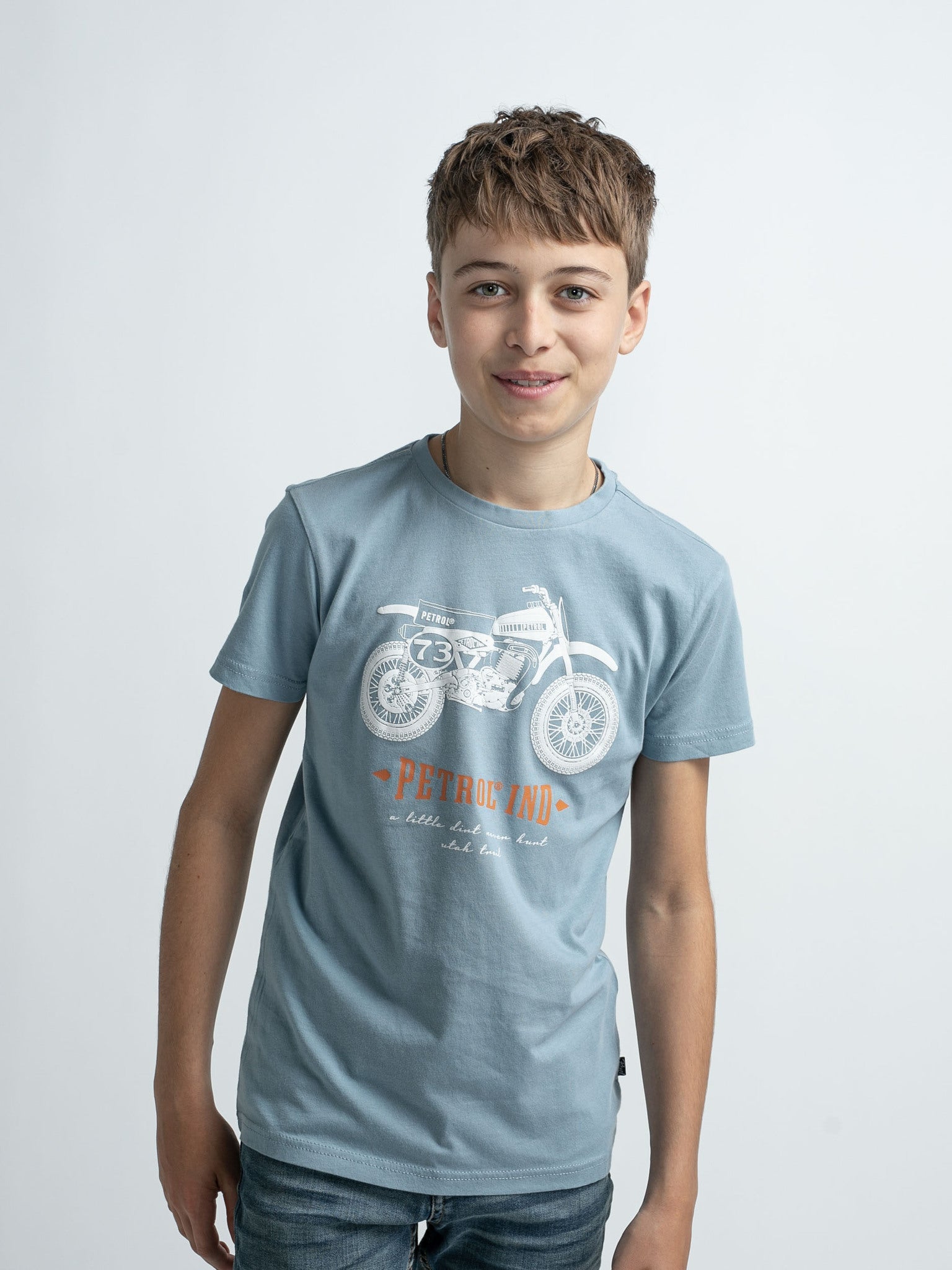 Jongens T-Shirt SS Classic Print van Petrol in de kleur Dusty Blue in maat 176.