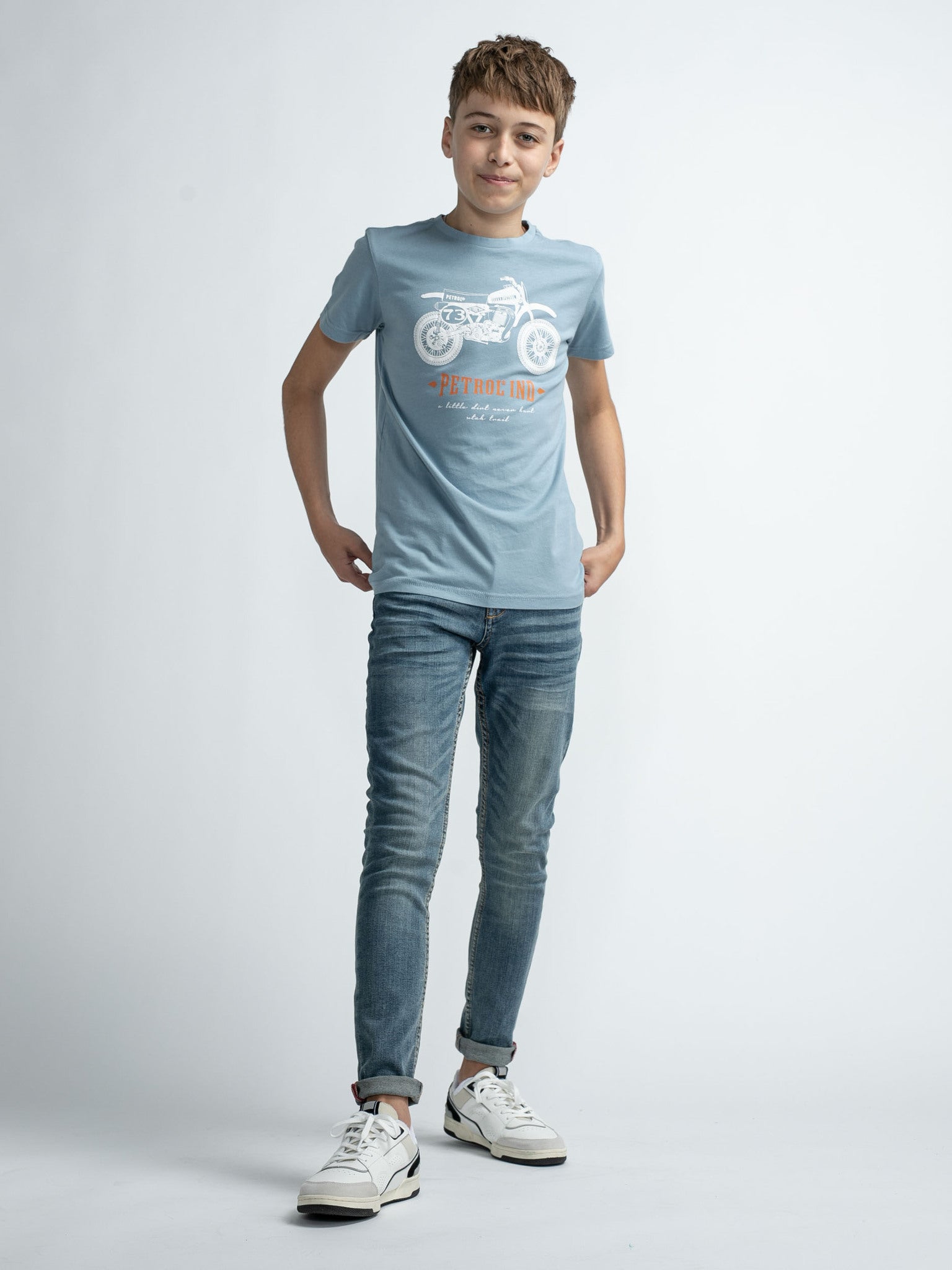 Jongens T-Shirt SS Classic Print van Petrol in de kleur Dusty Blue in maat 176.