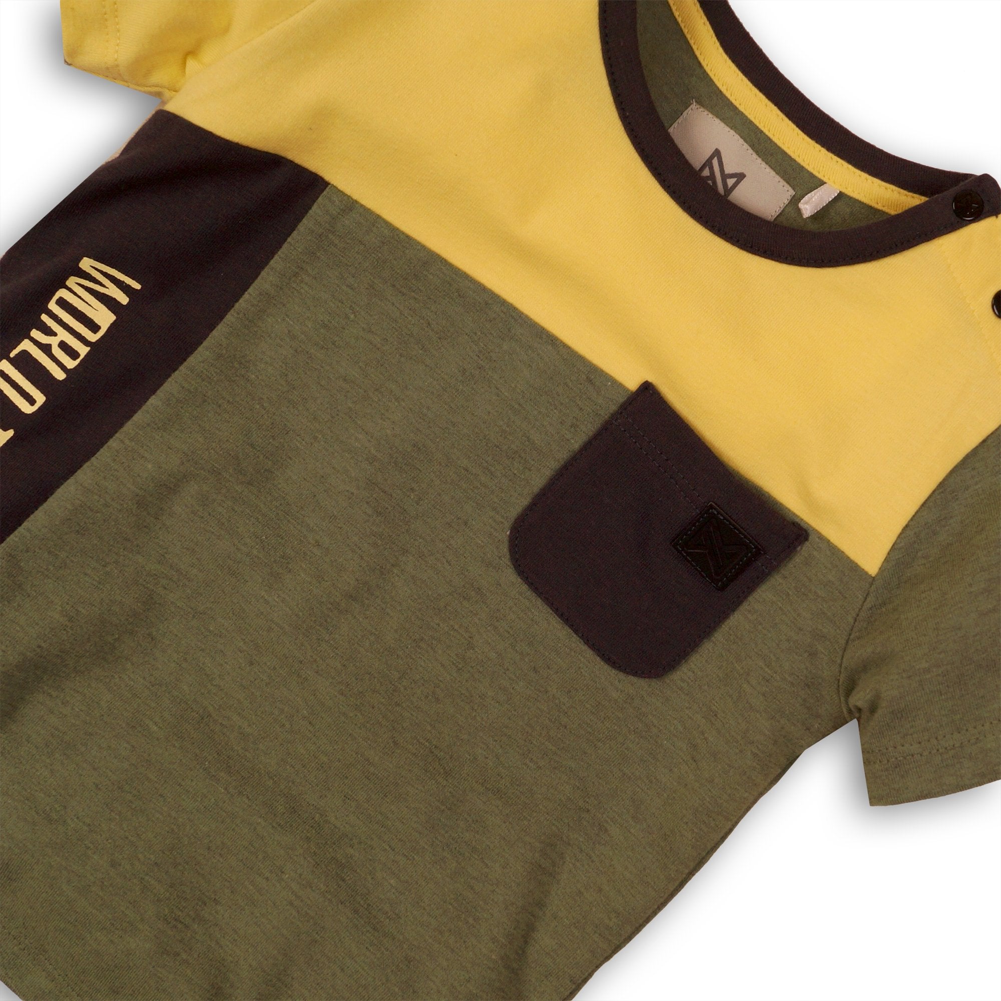 Baby Jongens Baby t-shirt van Koko Noko  in de kleur Army melee + yellow + dark grey in maat 86.