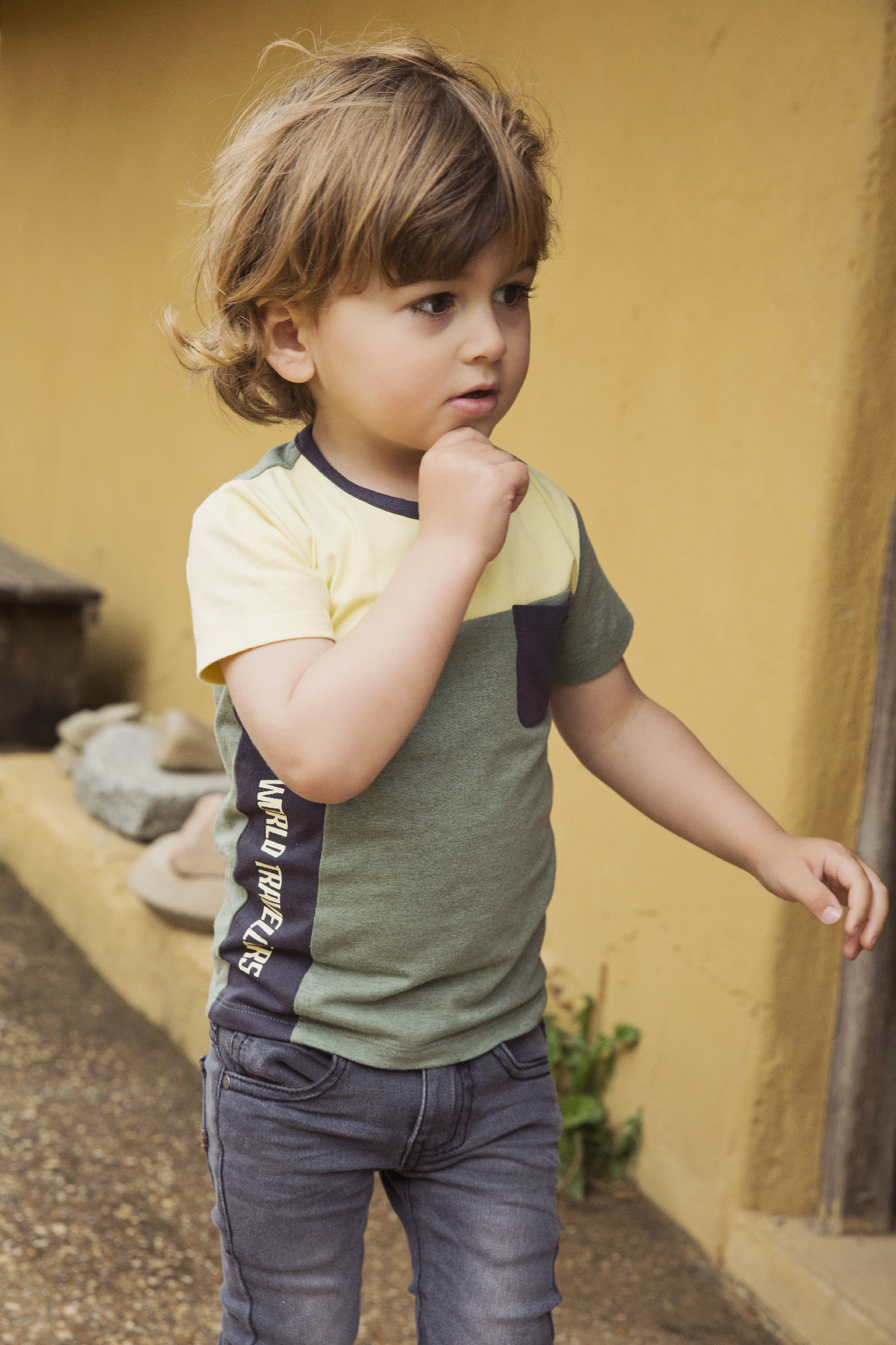 Baby Jongens Baby t-shirt van Koko Noko  in de kleur Army melee + yellow + dark grey in maat 86.