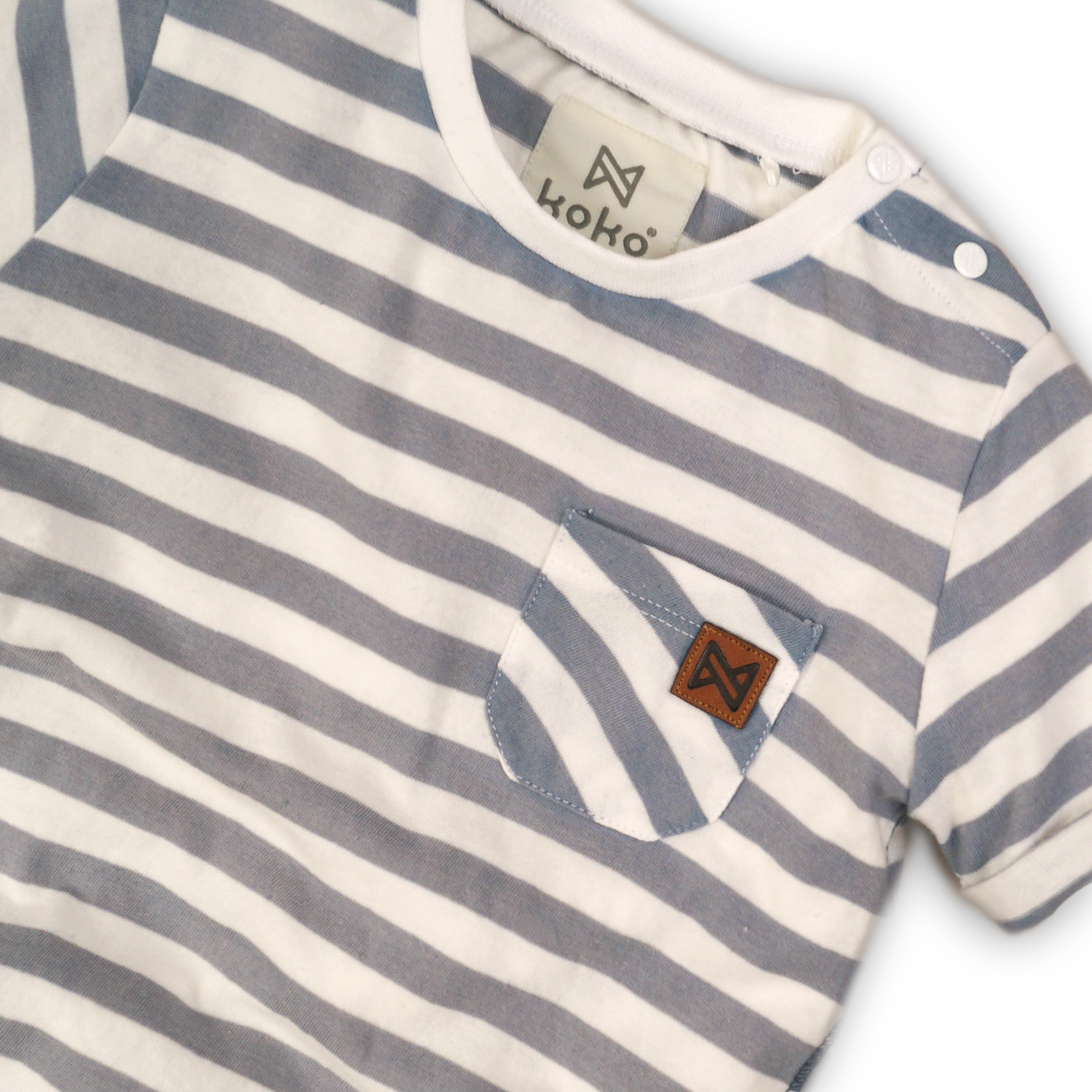 Baby Jongens Baby t-shirt van Koko Noko  in de kleur Stripes + light blue + white in maat 86.