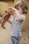 Baby Jongens Baby t-shirt van Koko Noko  in de kleur Stripes + light blue + white in maat 86.