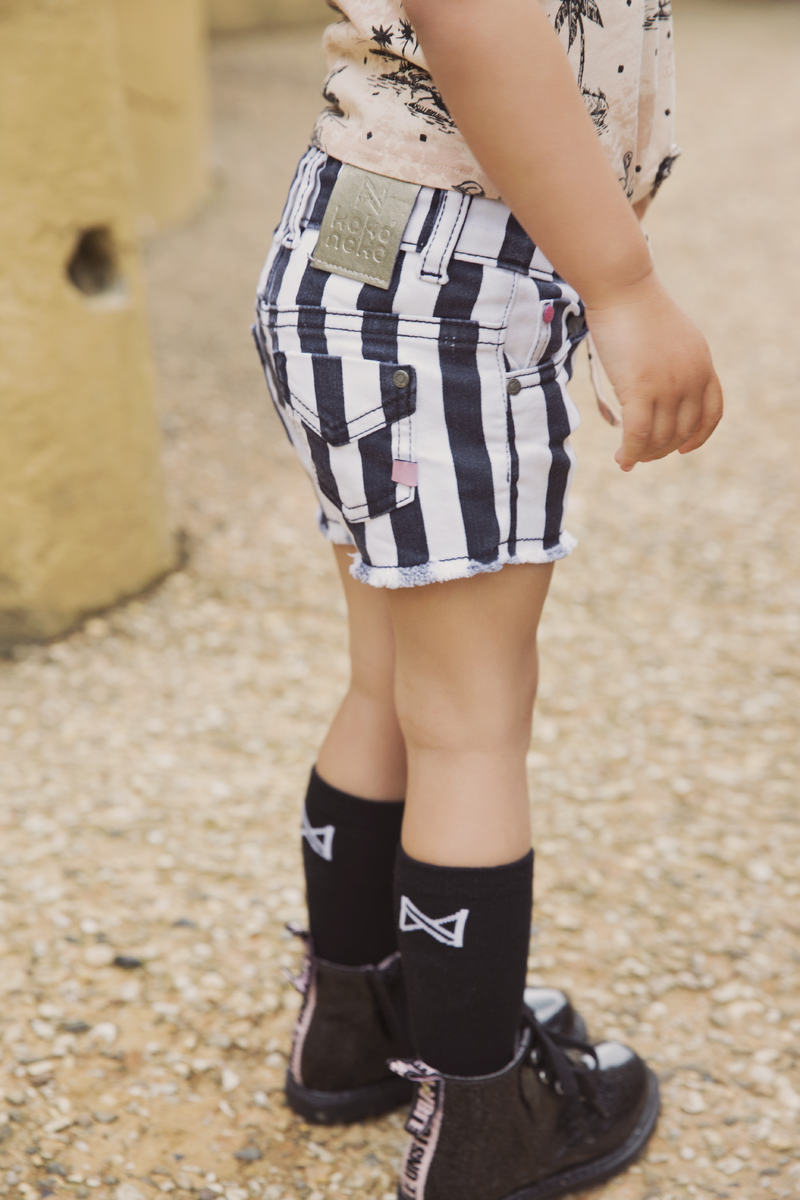 Baby Jongens Baby shorts van Koko Noko in de kleur Stripes + black + white in maat 86.