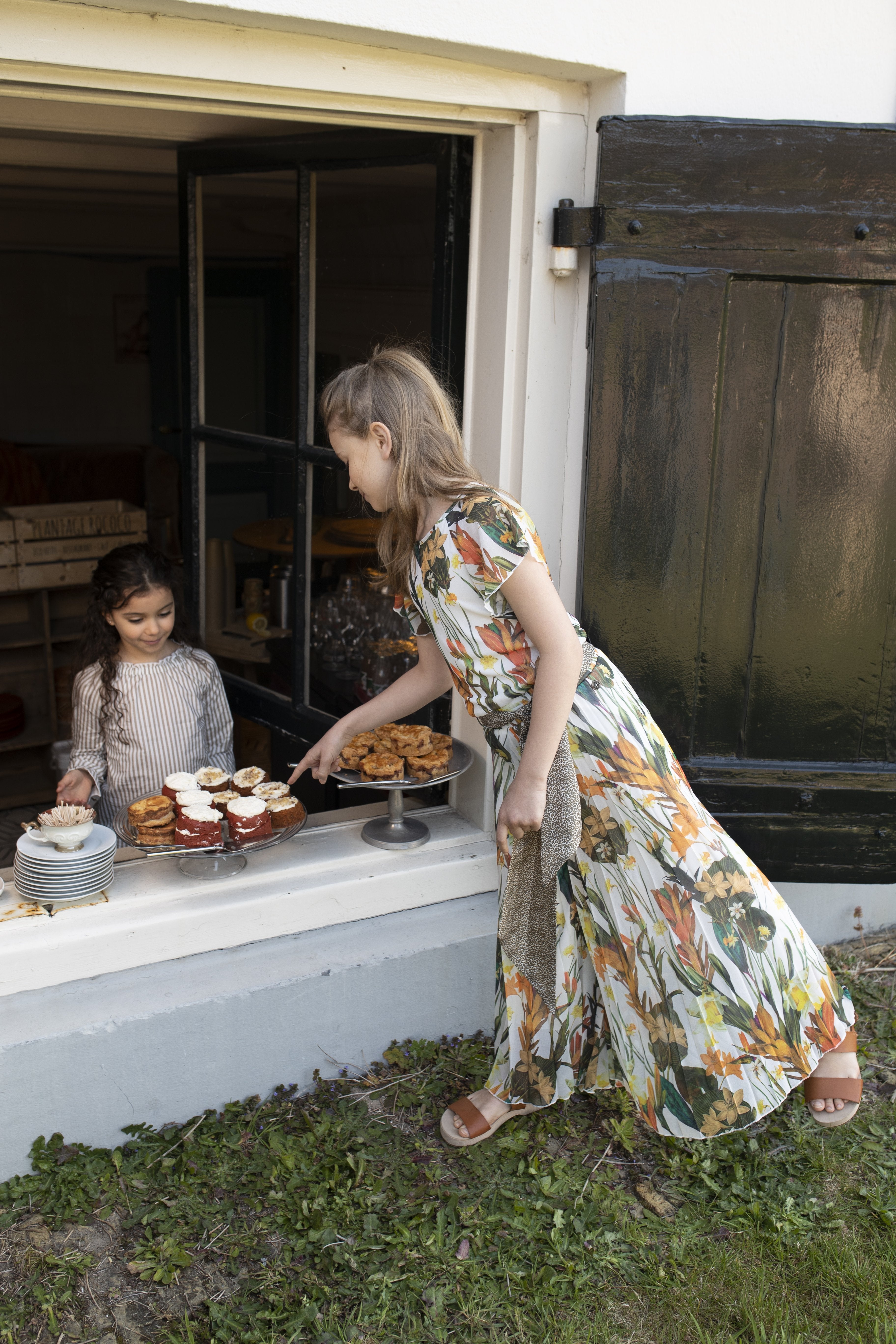 Meisjes Flo girls chiffon jumpsuit AOP + belt van Like Flo in de kleur Leaf in maat 140.