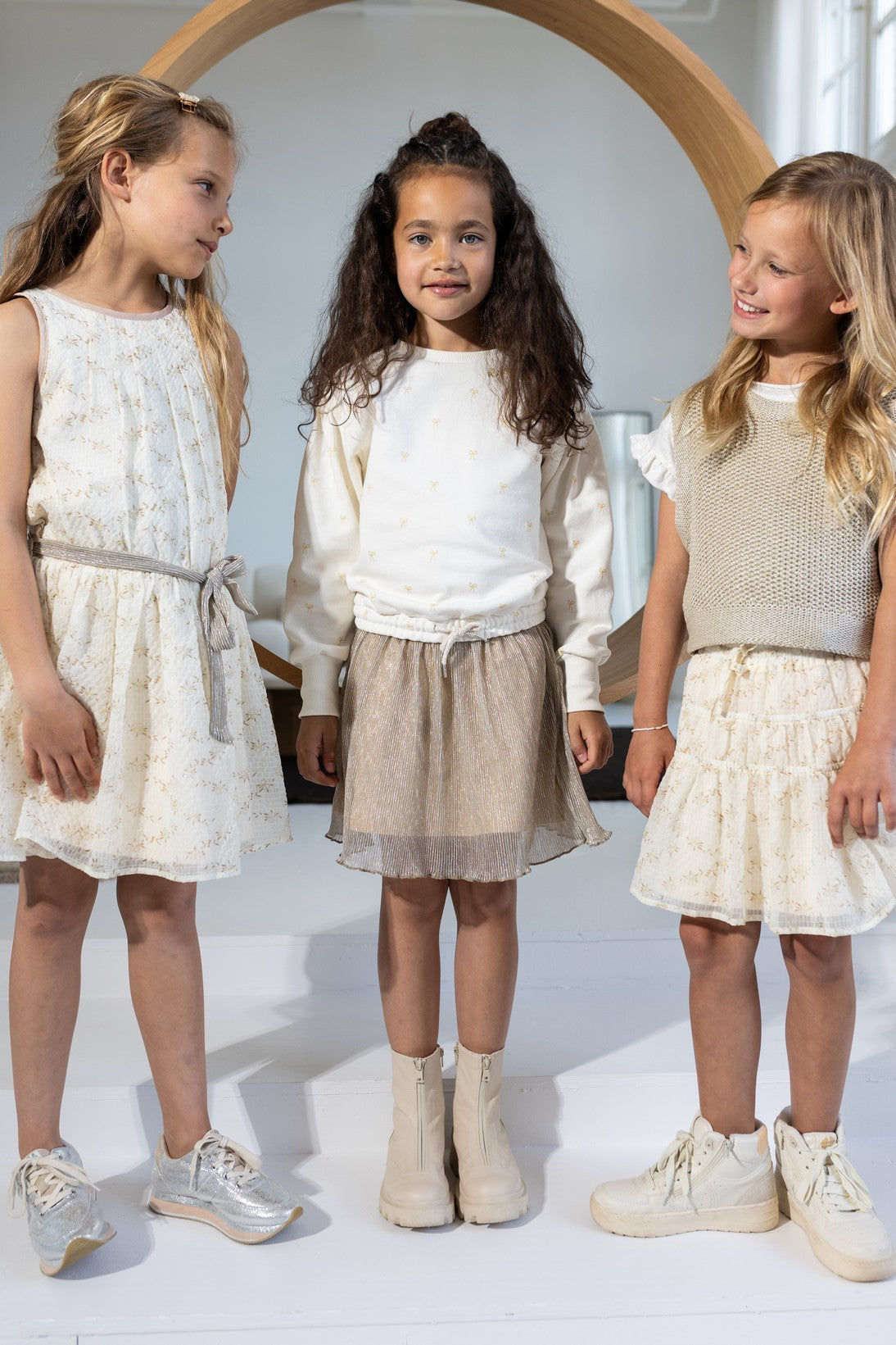 Meisjes Sweater Aop Bow van Like Flo in de kleur Off white in maat 116.