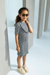 Meisjes Fancy Rib Aop Ruffle Dress van Like Flo in de kleur Navy in maat 140.