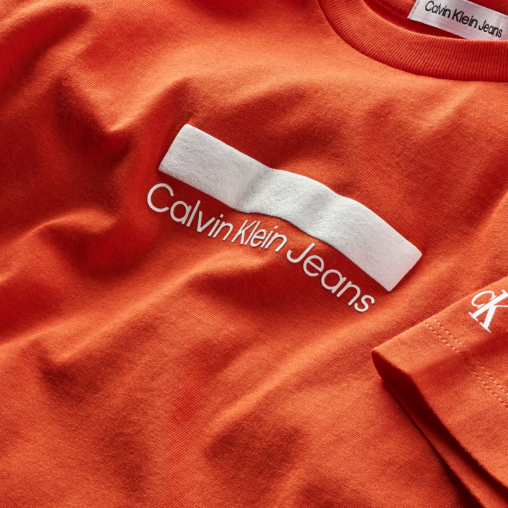 Jongens SMALL BLOCK LOGO T-SHIRT van Calvin Klein in de kleur Coral Orange in maat 176.