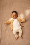 Jongens Cardigan FERRY van Levv Newborn in de kleur Camel Light in maat 68.
