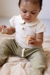 Jongens Pants FINN van Levv Newborn in de kleur Olive in maat 68.