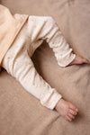 Meisjes Pants FIONA van Levv Newborn in de kleur AOP Peach Flowers in maat 68.