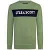 Jongens Lyle Panel BB Crew Hedge Green van Lyle & Scott in de kleur Hedge Green in maat 170-176.