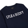Jongens Lyle & Scott Text BB Crew Sweat Navy Blazer van Lyle & Scott in de kleur Navy Blazer in maat 170-176.