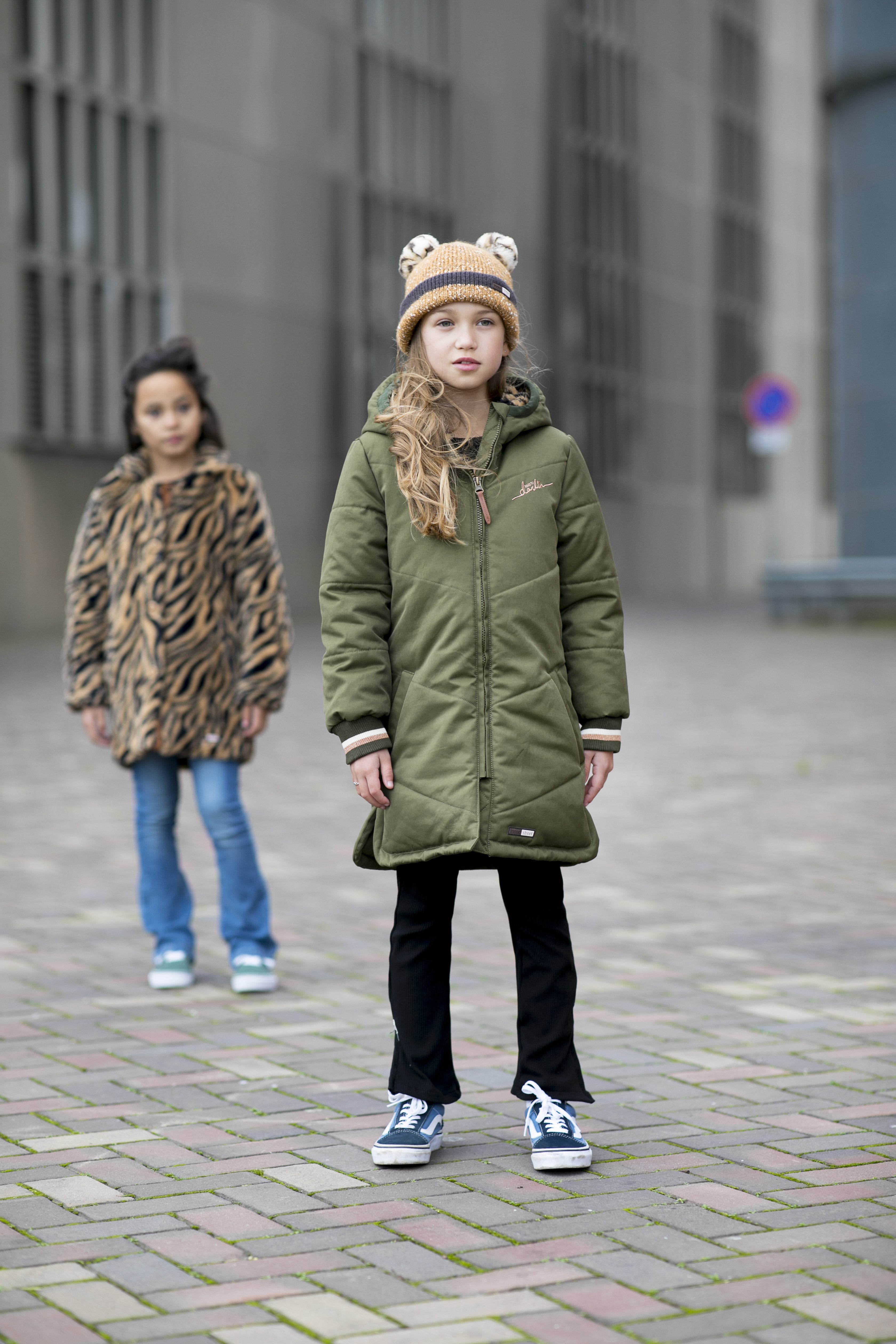 Meisjes MT long jacket van Moodstreet in de kleur Khaki in maat 146-152.