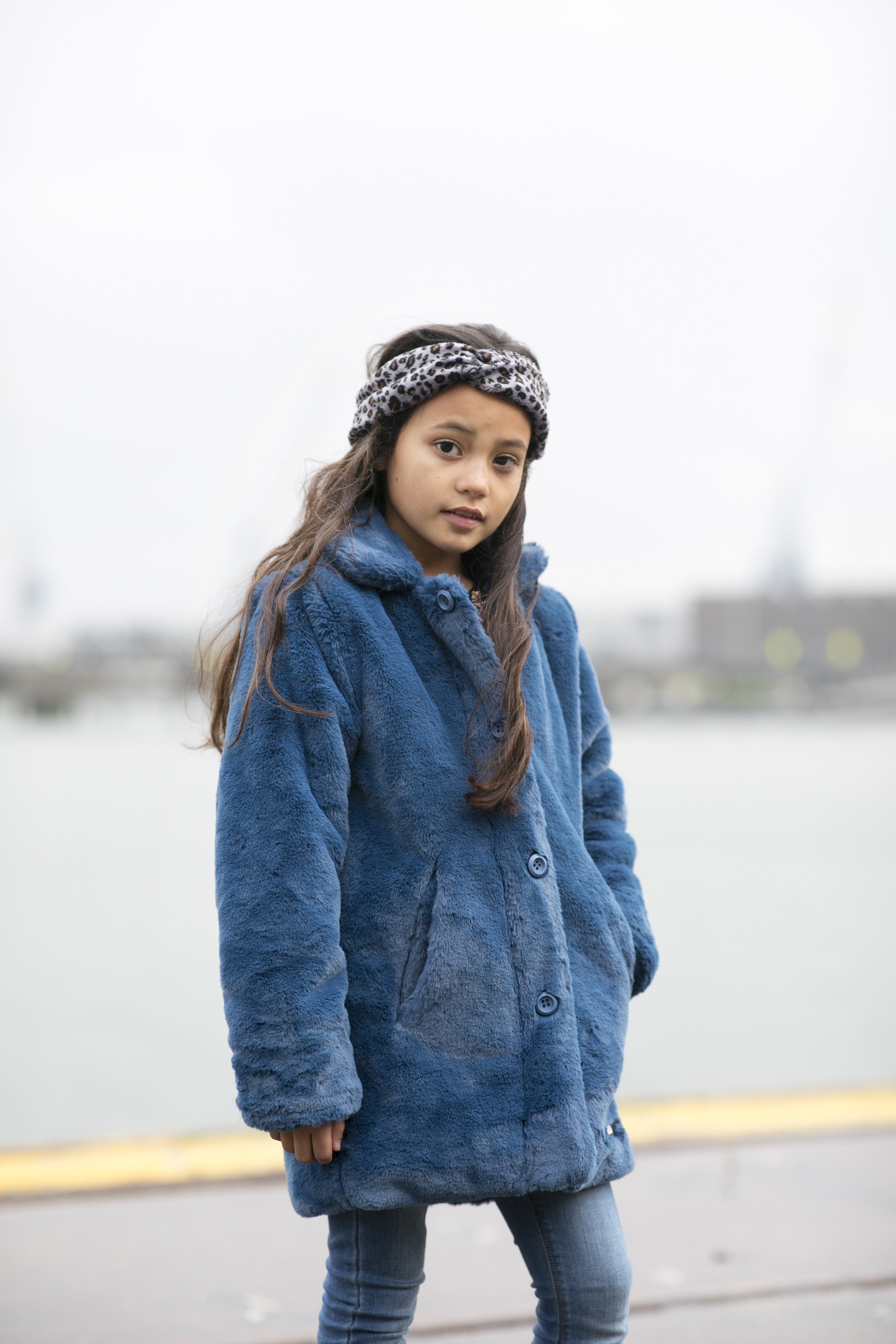 Meisjes MT fake fur coat van Moodstreet in de kleur Petrol in maat 134-140.