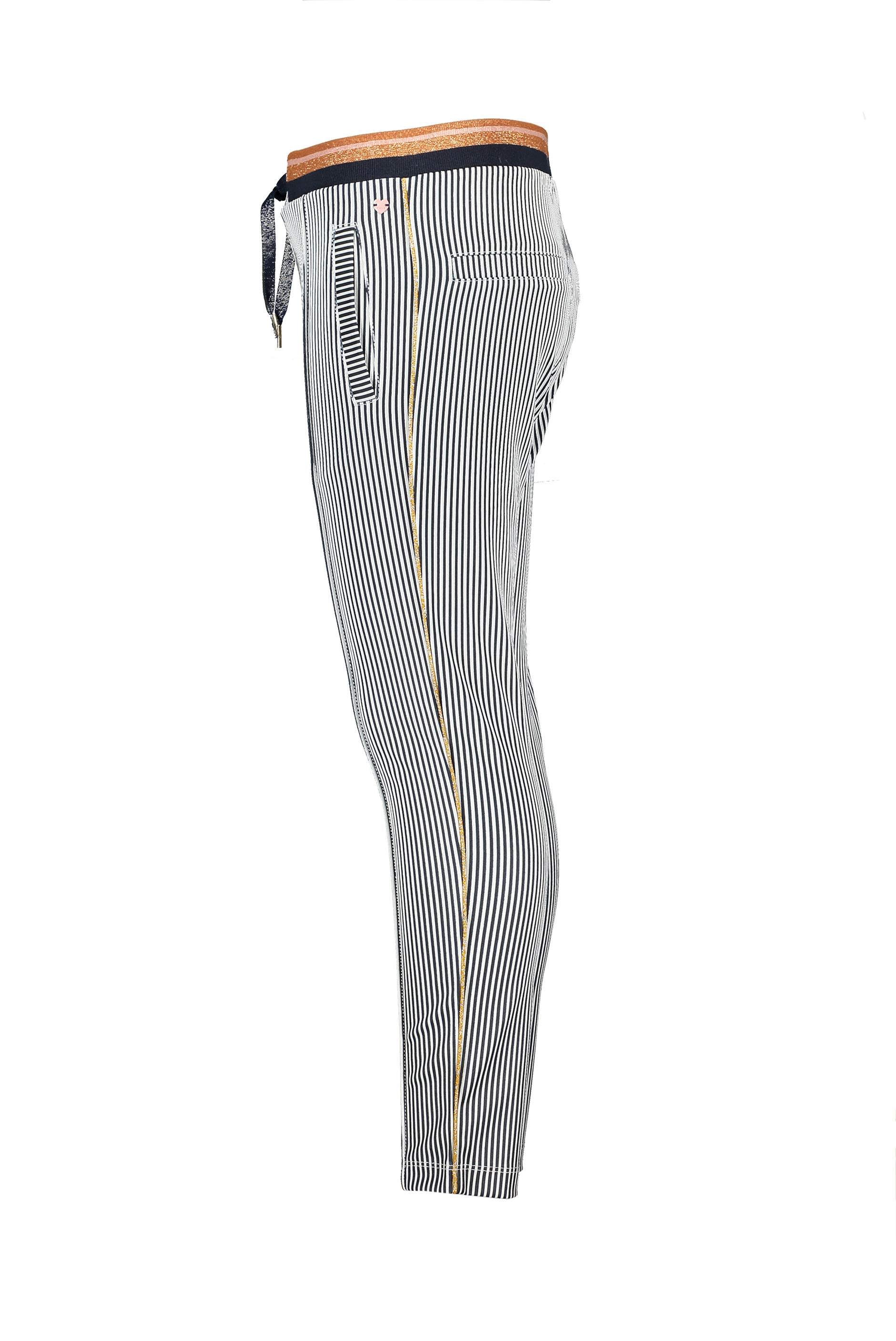 Meisjes Secler pants AOP Stripe on punta di roma van NoNo in de kleur Navy Blazer in maat 146/152.