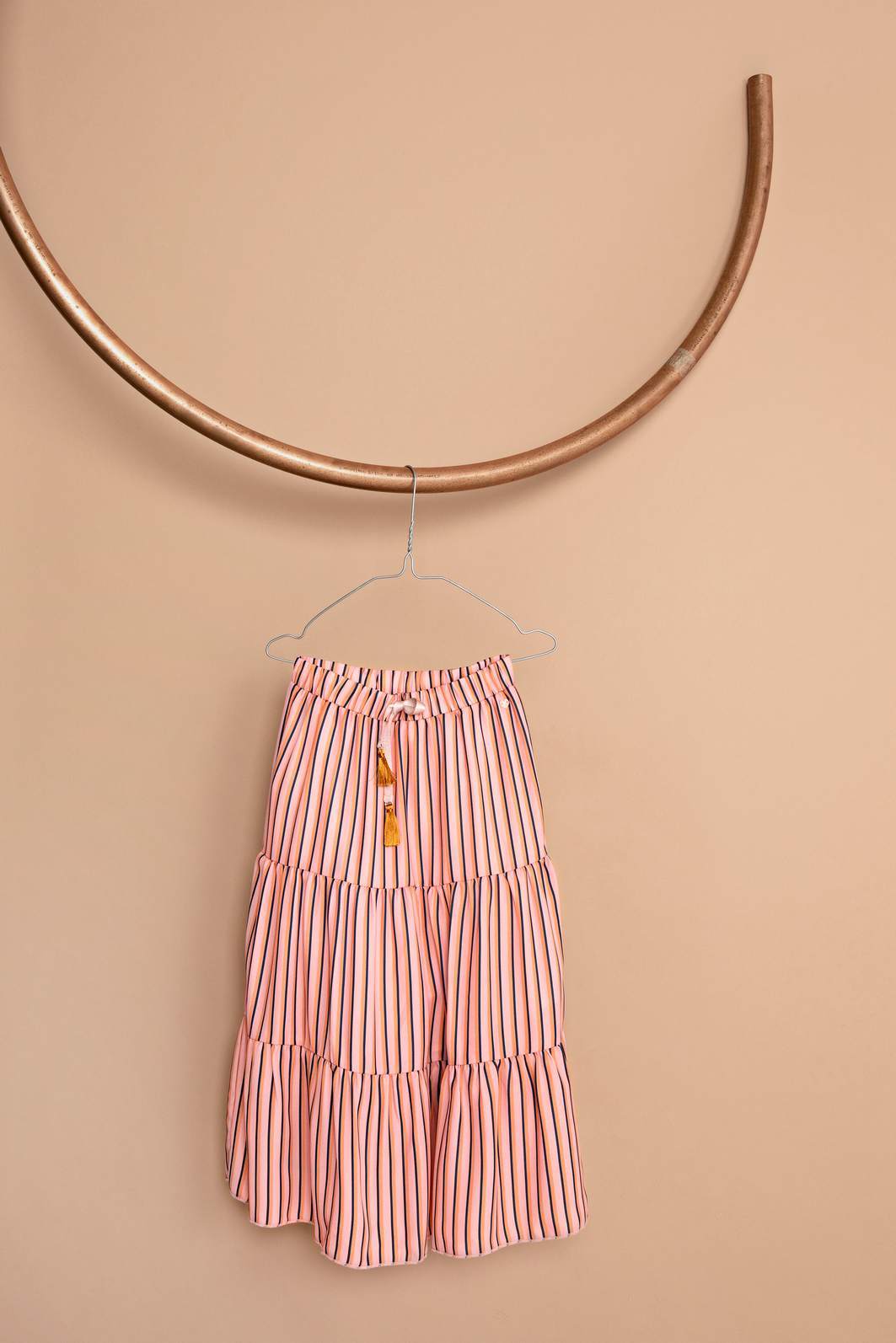 Meisjes NaelB maxi skirt AOP stripe van NoNo in de kleur Lychee in maat 146/152.