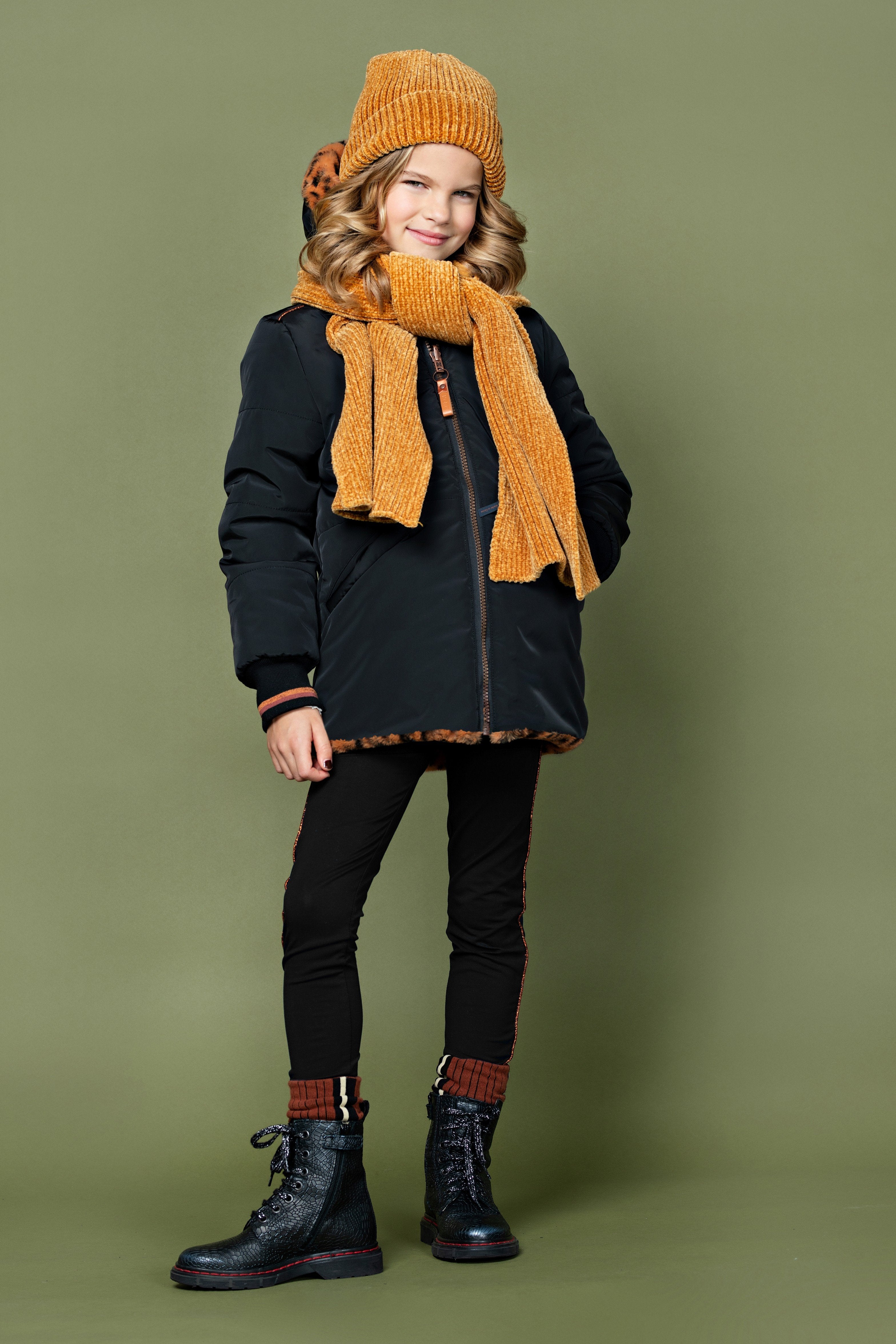 Meisjes Bay mid long reversible hooded A-line jacket van NoNo in de kleur Kurkuma in maat 146-152.