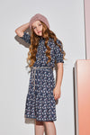 Meisjes Miron long woven dress 1/2sl with smocked sleeve ends van NoNo in de kleur Navy Blazer in maat 146/152.