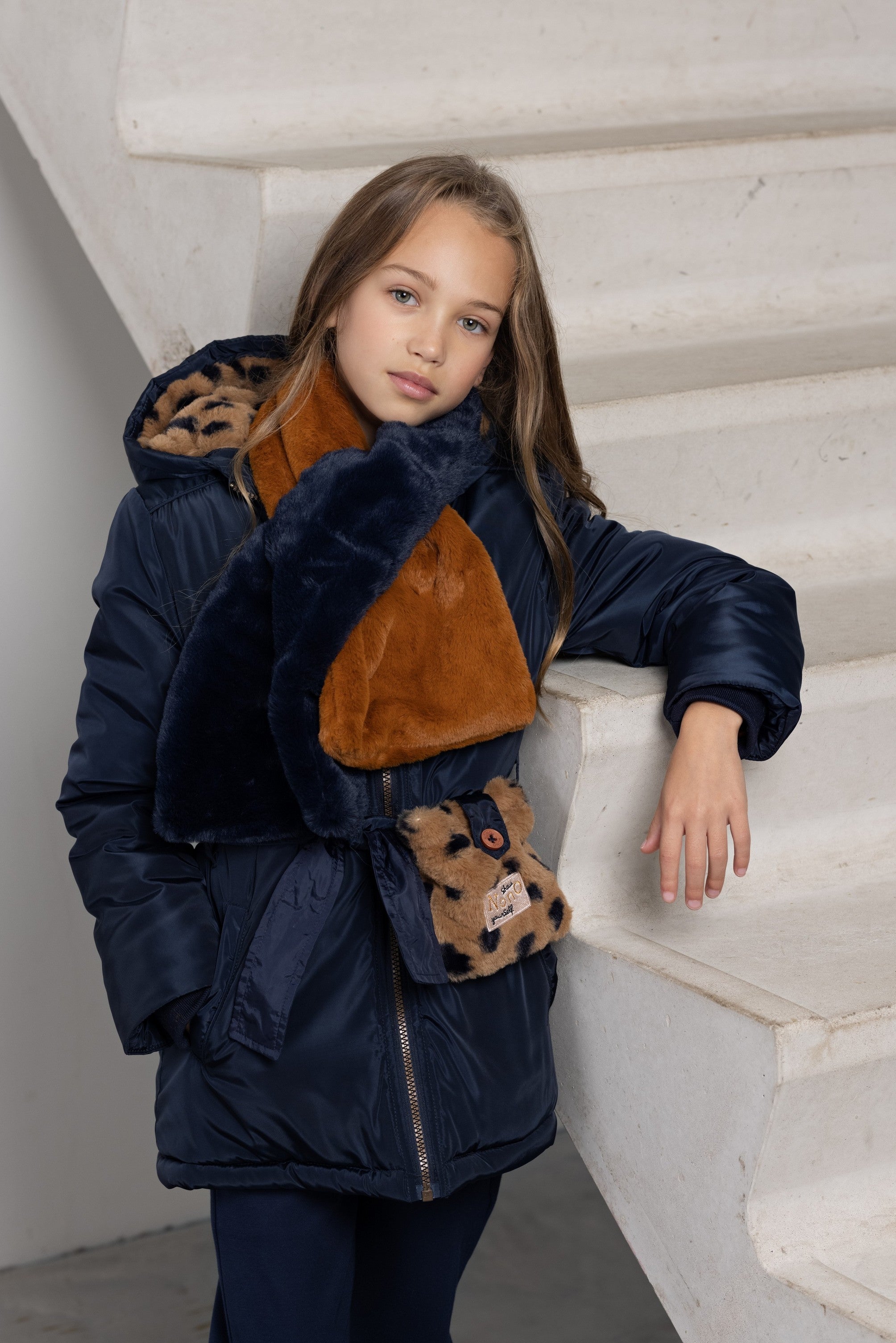 Meisjes Bow hooded parka style jacket with little bag van NoNo in de kleur Navy Blazer in maat 146-152.