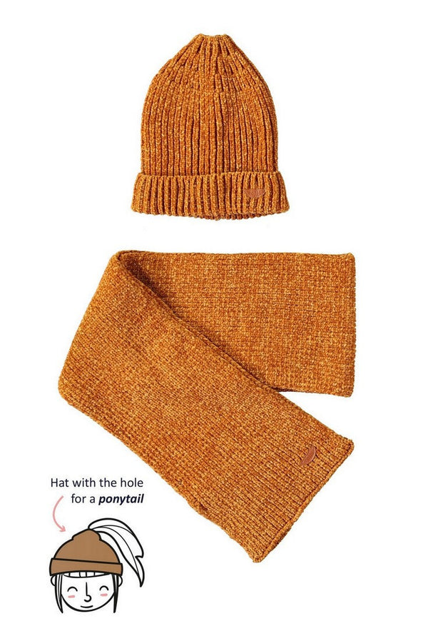Meisjes Raya chenille set: beanie with ponytail hole+scarf van NoNo in de kleur Intense Gold in maat 134-164.