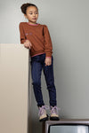 Meisjes Kate round neck sweater with embroidery van NoNo in de kleur Puppy in maat 134-140.