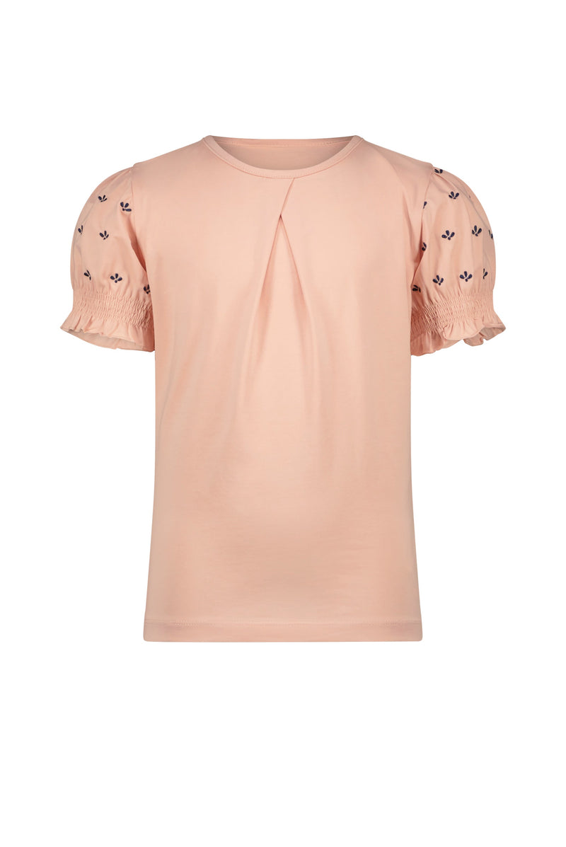 Meisjes Kuran tshirt s/sl with pleat detail at front and embroidery artwork at sleeve van NoNo in de kleur Rosy Ginger in maat 134-140.